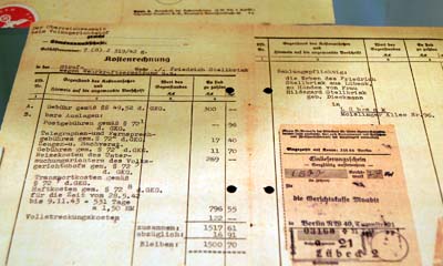 Lübeck, Luther-Kirche, Rechnung der NS-Justiz an Familie Stellbrink aus der alten Ausstellung auf der Empore